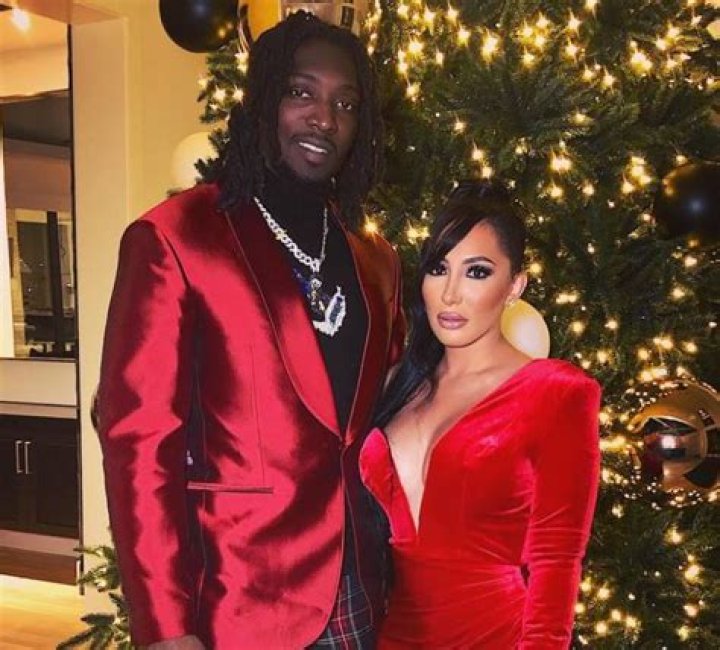 DeMarcus Lawrence is Married to Wife Sasha Lawrence. Kids Damari