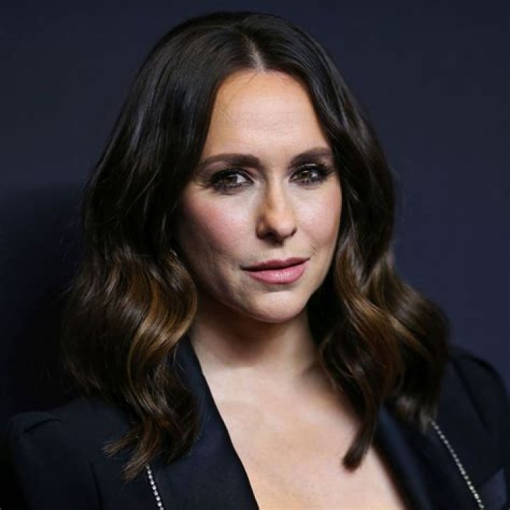 Jennifer Love Hewitt's Baby Bump Photos of the Pregnant Actress