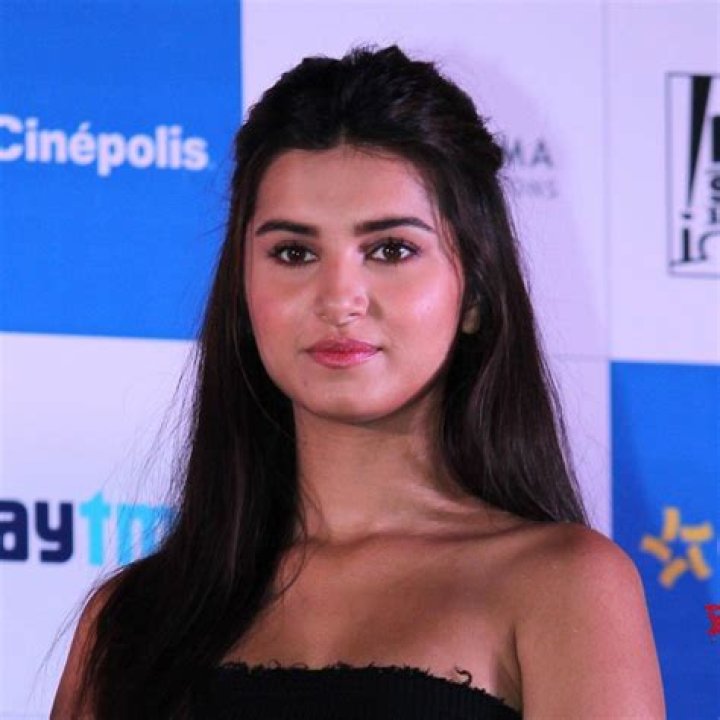 Tara Sutaria's Signature Monochrome Ethnic Style Is Back With Her