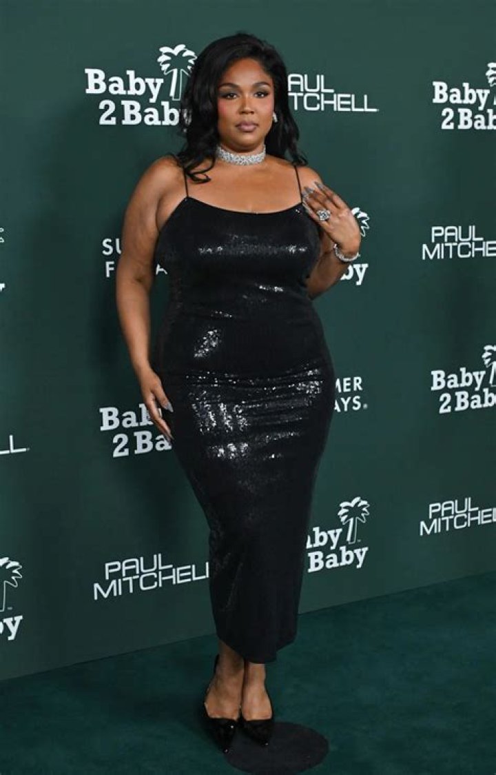 Unveiling The Truth: How Much Does Lizzo Weigh?